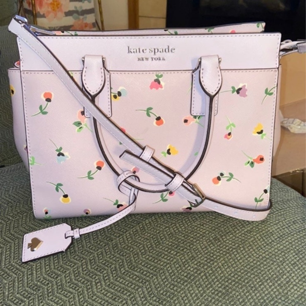 A Kate spade purse and wallet